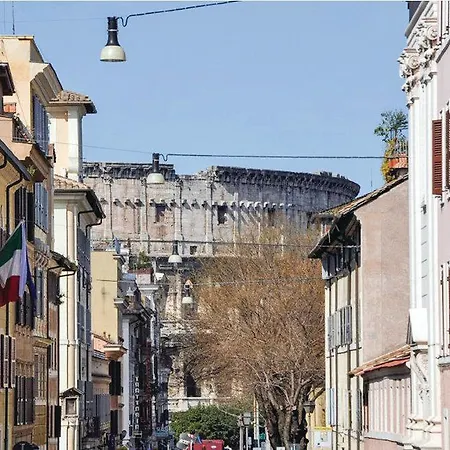 Colosseo Apartment *